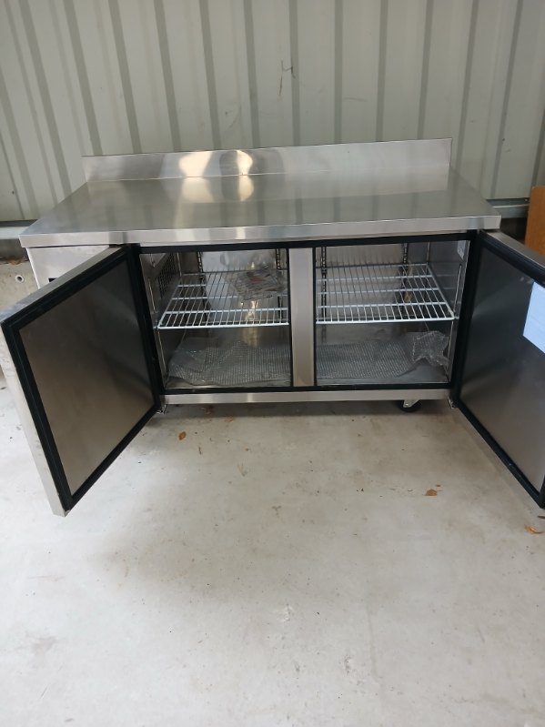 TOUR REFRIGERE CAPACITE 370 L